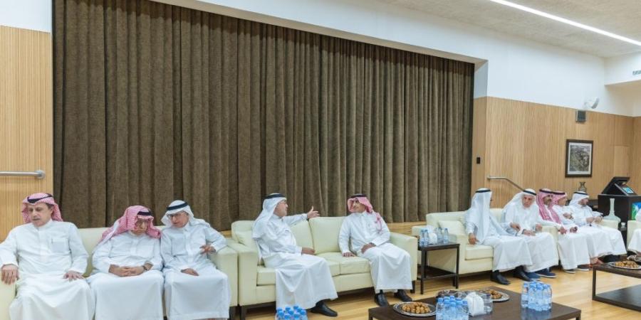 وكيل إمارة الشرقية يعزي المهندس أمين الناصر في وفاة والدته