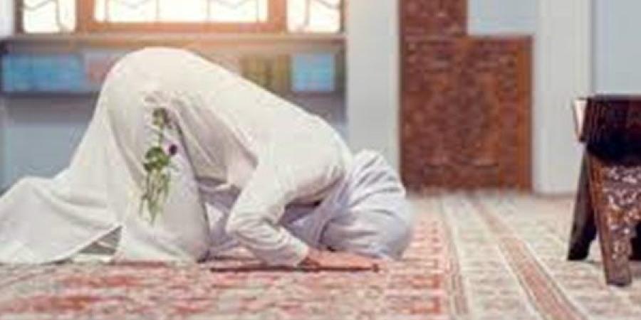 تفسير حلم الصلاة عكس القبلة 2025