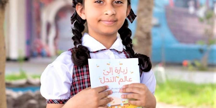 الطالبة زينب علي في الأول الابتدائي ومؤلفة قصص