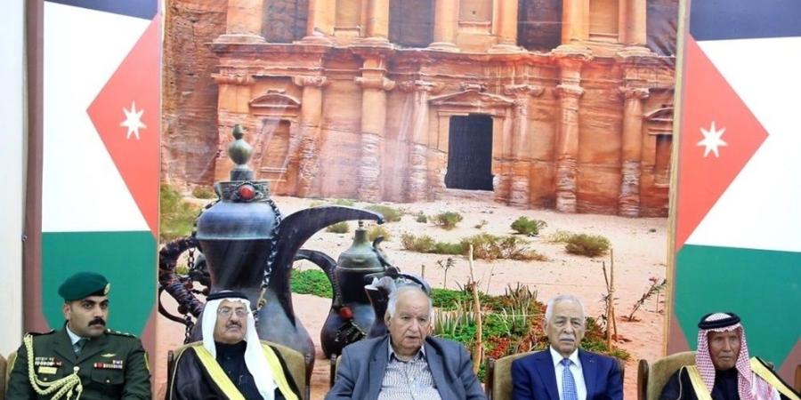 مندوبا عن الملك وولي العهد.. العيسوي يعزي عشيرة المعاني