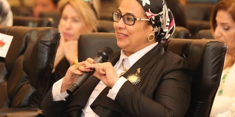 المستشارة أمل عمار تستعرض دور القومي للمرأة في مواجهة العنف السيبراني