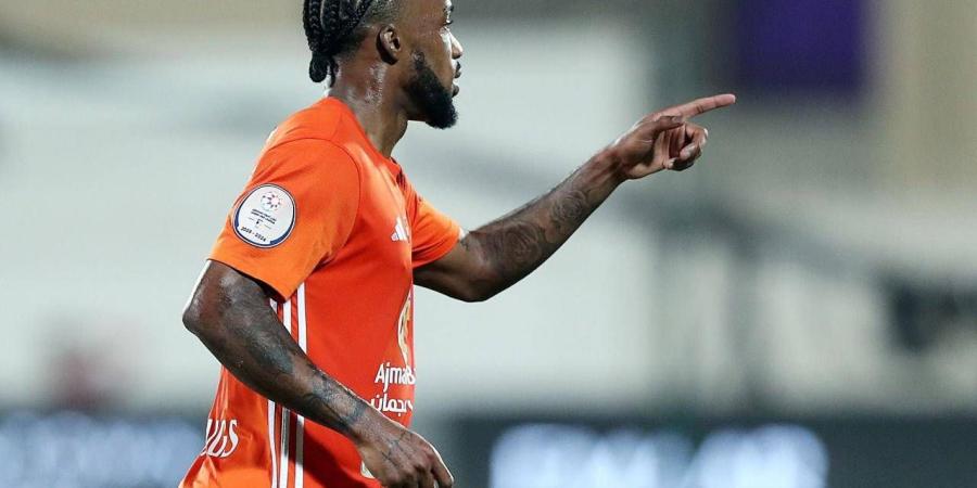 سجل 3 أهداف في مرماه ومرمى المنافس..تغريم لاعب عجمان 5 آلاف درهم