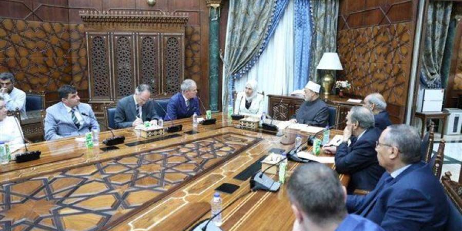 شيخ الأزهر يلتقي وفد الكلية الملكية لدراسات الدفاع بالمملكة المتحدة