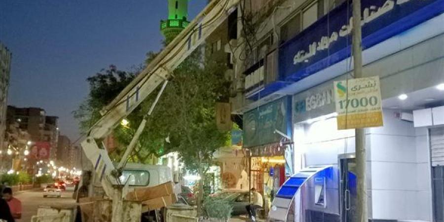 محافظ أسيوط: صيانة وتركيب كشافات جديدة بشارع الهلالي بحي شرق