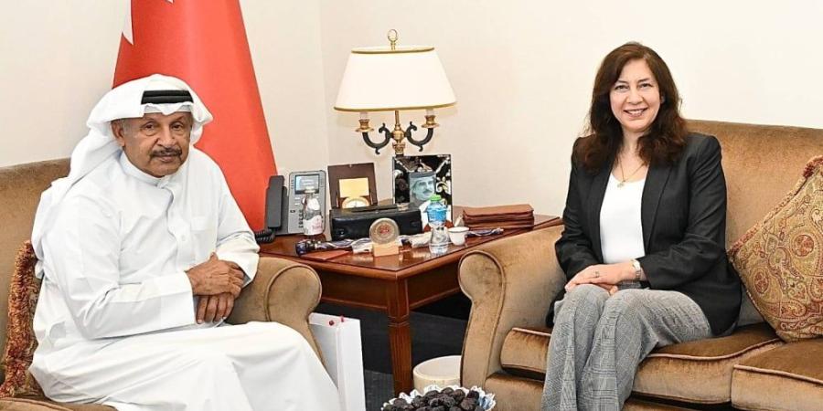 مستشار الملك لشئون الشباب والرياضة يستقبل سفيرة مصر لدى البحرين