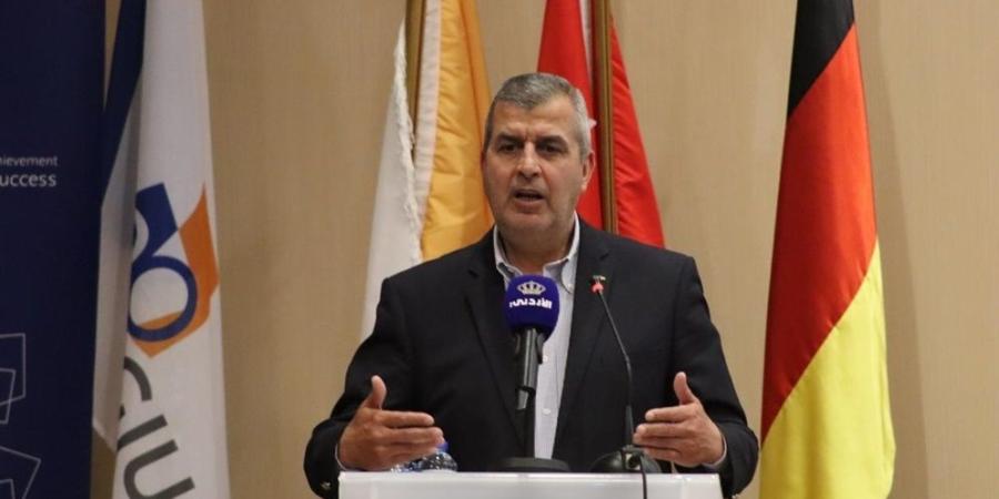 وزير الطاقة يشدد على ضرورة توفير مصادر تمويل جذابة للاستثمار في الطاقة المتجددة