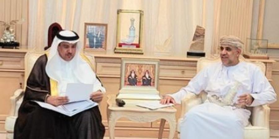 وزير الإسكان والتخطيط العمراني في سلطنة عُمان يستقبل سفير مملكة البحرين في مسقط