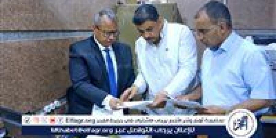 السكرتير المساعد فى أولى جولات يتفقد المراكز التكنولوجية لخدمة المواطني بسوهاج