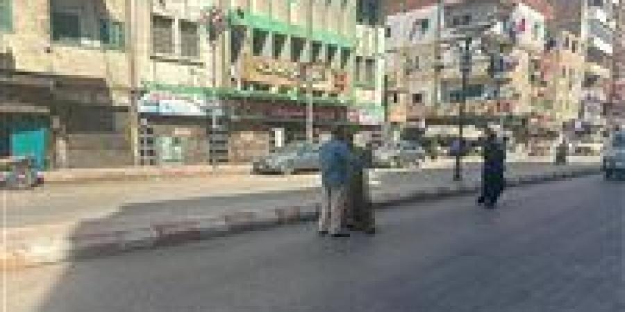 رئيس مركز نجع حمادي يتابع أعمال النظافة ويؤكد: "النظافة سلوك حضاري يحتاج لتكاتف الجميع"