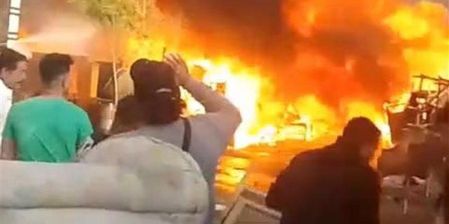 اندلاع حريق هائل بسوق الخردة بشبين الكوم في المنوفية (صور)