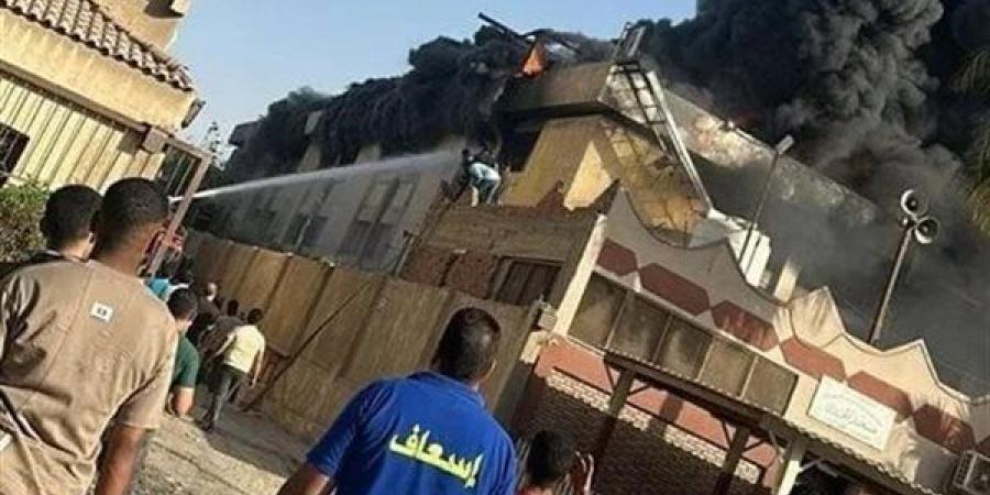مدير أمن الجيزة ينتقل إلى موقع حريق مصنع بلاستيك بالمنطقة الصناعية بـ6 أكتوبر