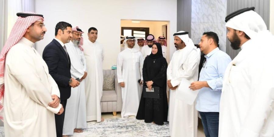 وزير البلديات والنائب علي الدوسري يتفقدان سير العمل بمشروع تنمية المدن والقرى بتاسعة الجنوبية