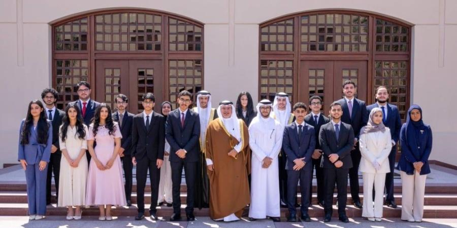 ولي العهد رئيس الوزراء يلتقي طلبة الدفعة الـ26 من برنامج ولي العهد للمنح الدراسية العالمية