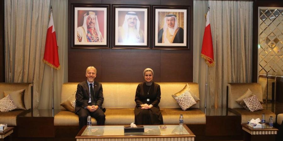 وزيرة شؤون الشباب تستقبل سفير المملكة المتحدة لدى مملكة البحرين