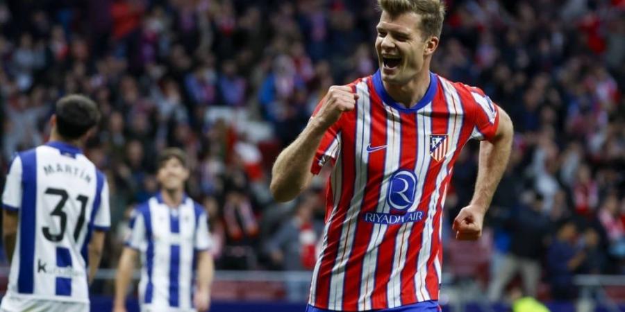 سوبر هاتريك إعجازي.. سورلوث يصنع التاريخ مع أتلتيكو مدريد في الدوري الإسباني