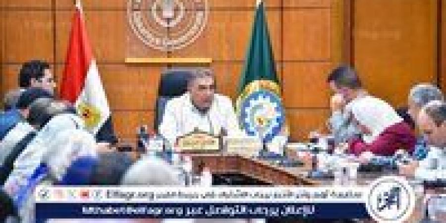 محافظ الدقهلية خلال اجتماعه الطارئ برؤساء المراكز والمدن " اشتغلوا واخدموا المواطنين وانزلوا وسطهم احنا جايين كلنا لخدمتهم "