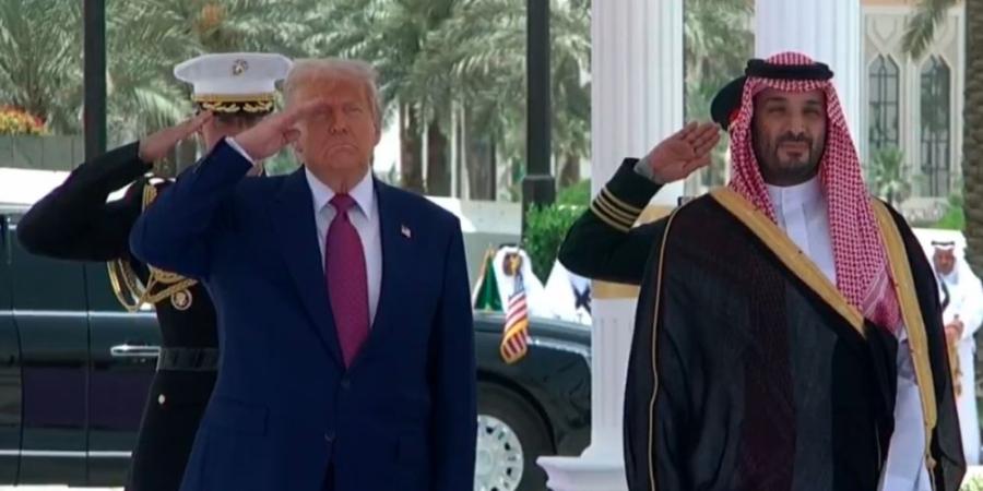 بدء مراسم الاستقبال الرسمي للرئيس الأمريكي دونالد ترامب في الرياض
