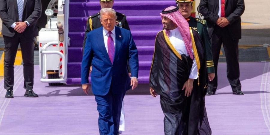 ربطة عنق الرئيس الأمريكي ترامب تعكس تقديره للثقافة السعودية