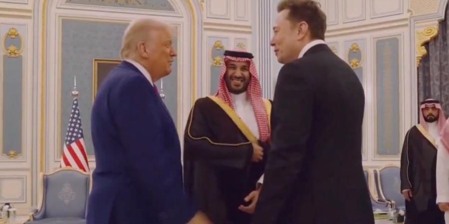 تفاعل على حديث جانبي "ودي" بين ترامب ومحمد بن سلمان وإيلون ماسك - الأول نيوز