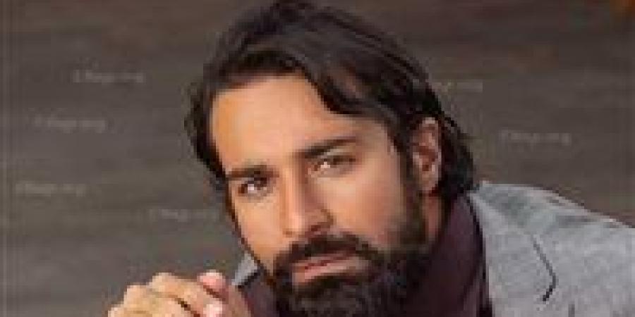 مسلسلين وفيلمين.. تعرف على أحدث أعمال أحمد حاتم