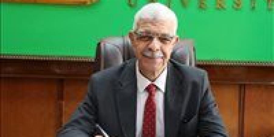 رئيس جامعة المنوفية يتفقد سير العمل بالعيادات الخارجية بطب الأسنان